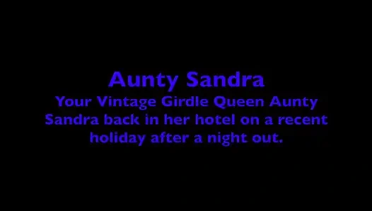 Tante sandra lagi buka baju untukmu semua vgq34