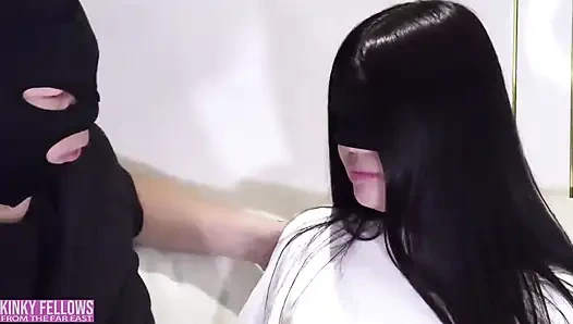 Смелая одержимость разворачивается, когда сногсшибательная красотка втягивается в глубокую, интенсивную спираль