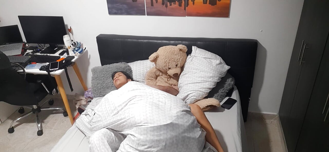 I fuck my stepdaughter's pussy until it is full.