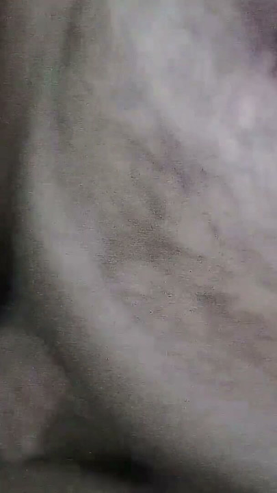 Me follo a la invitada que acaba de llegar, el viaje está bien, puta, ¿aceptará un trío? | Clip 1