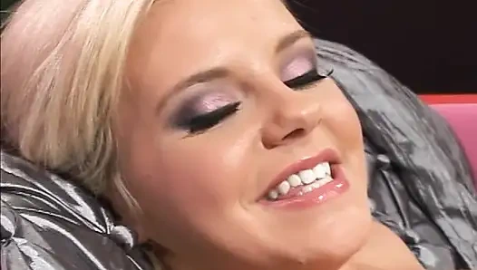 Hottie Bitch Getting Her Tight Pussy and Ass Fucked After BJ &amp; Earns Cum Facial