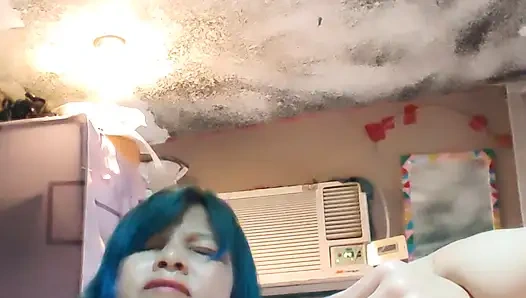 Неудовлетворенная жена Lusi думает о том, чтобы изменять своему