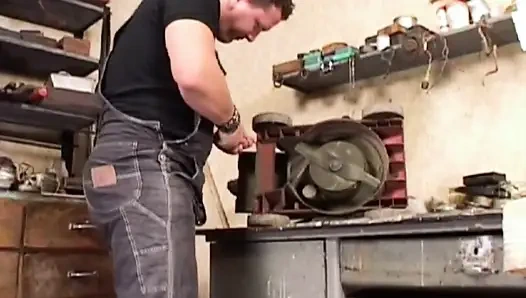 Pirang tetek besar gemuk menyukai kontol di mulut