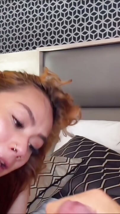POV Κάθετο Σκληρό Teen FFM - Yoya Grey και Veronica Leal Πιτσιλάνε σε Νέον Κίτρινο