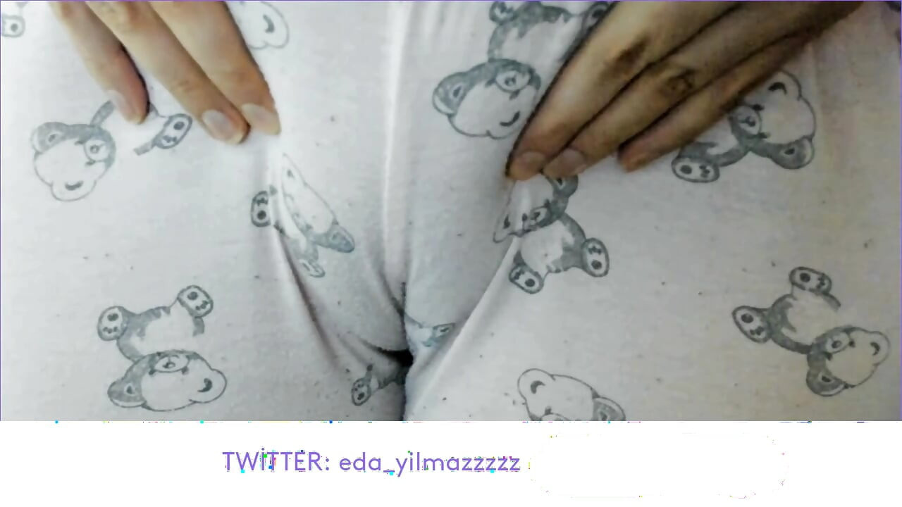 CAMELTOE- SWOLLEN PUSSY- MASTURBATE WITH PAJAMAS