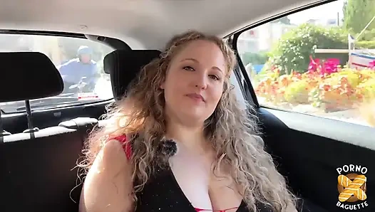 Güzel kız Alicieuse iki yarakla sikiliyor