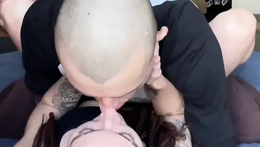 Настоящий секс пары в домашнем романтическом паре с большим хуем папочка Hoss Kado Русская альт-девушка Милфа Salem с многократными камшотами с кримпаем