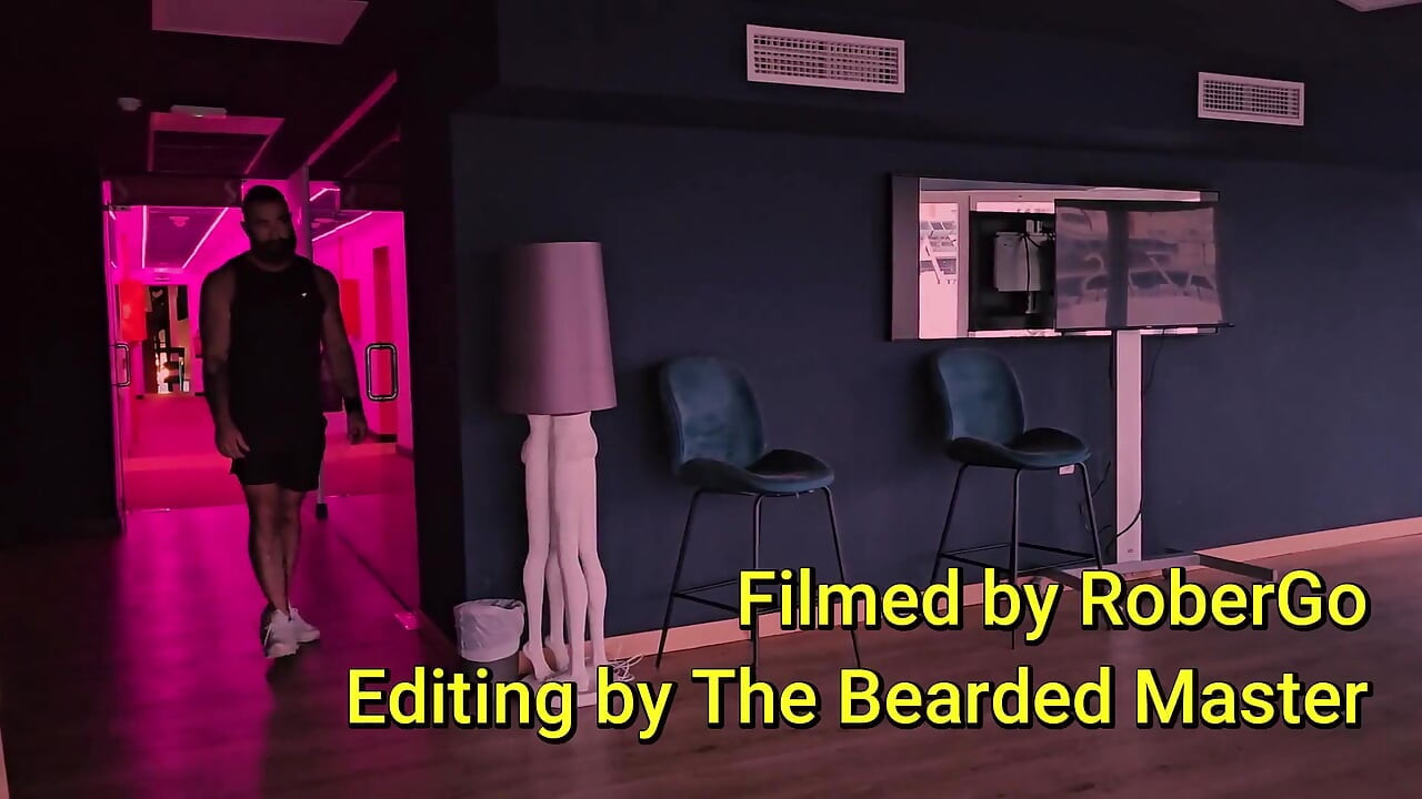 Хозяйка трахает сочную волосатую дырку. Бородатый Господин трахает Robhairy