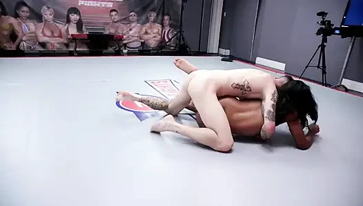 Mocha menage vs cody carter gulat campuran