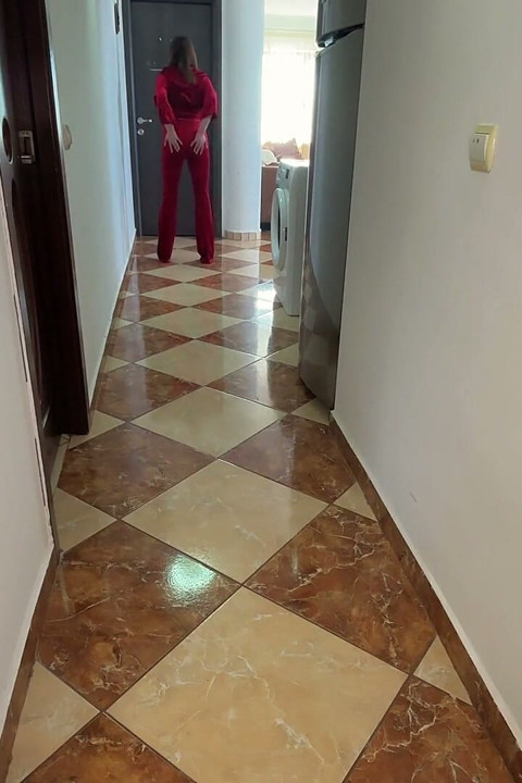 Red Velvet Fart Queen