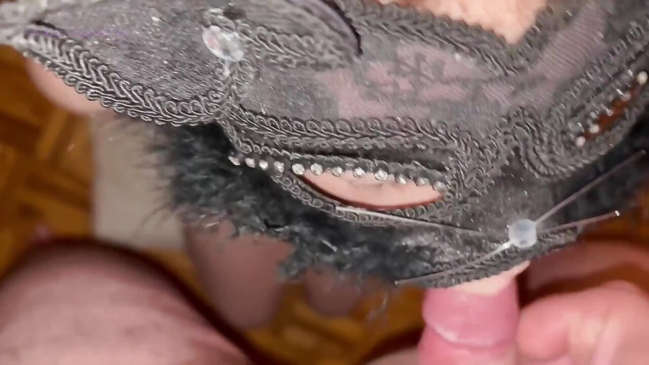 Mica iubitor de spermă o ia în gură