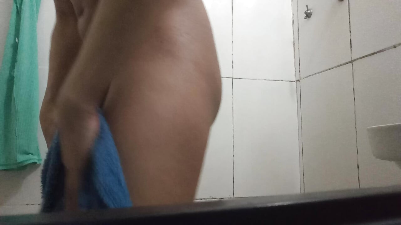 Milftrans Radiant to Start the Day with a Bath and Wear Lingerie