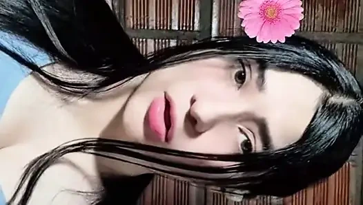 Gomez zeigt ihre großen titten