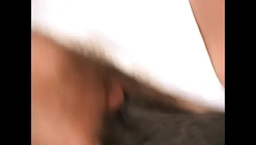 Cewek toket besar ini lagi asik muasin memeknya pakai toket