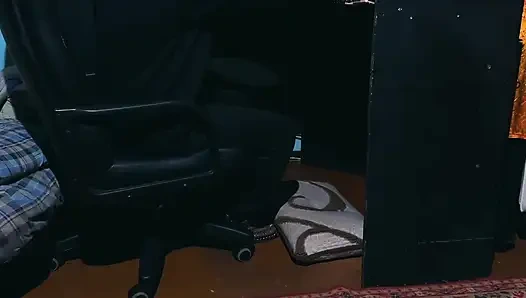 Я не мог остановиться, вставать под стол моего сводного брата и отсосать у него