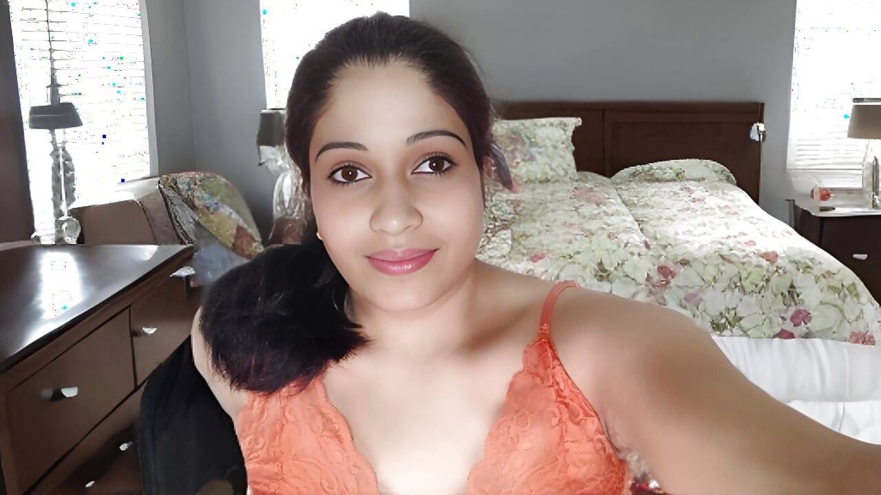 Sexy Nisha Bhabhi fingered her ex-boyfriend by putting cucumber in pussy