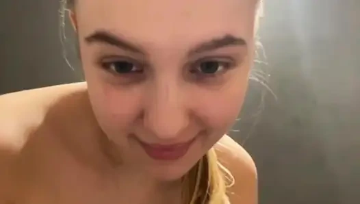 Jucielussie Masturbating in the gym
