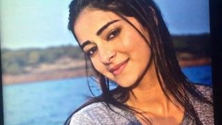 Ananya Pandey, hommage au bain de sperme, gémissements 01