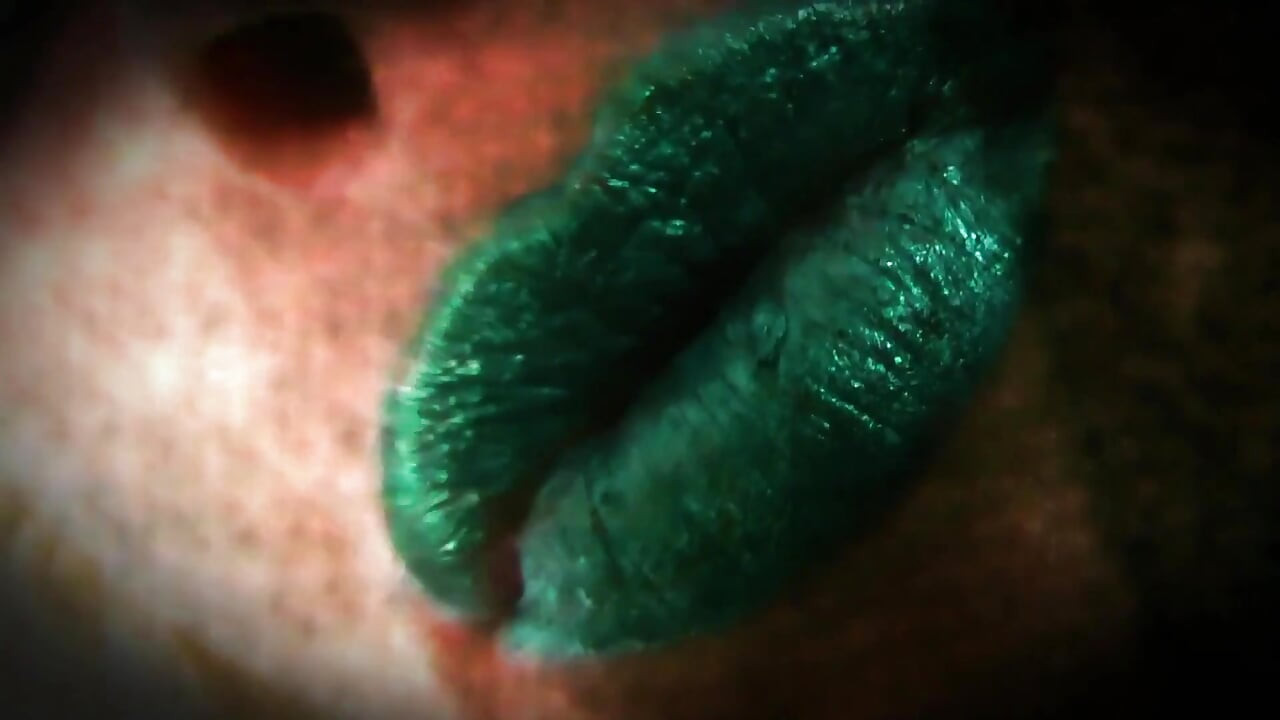 The dark queen experiment