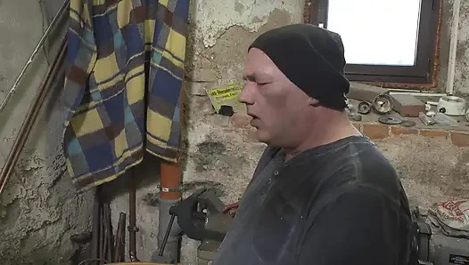 Pertemuan liar petugas kebersihan kowalski dientot habis-habisan sama cewek seksi