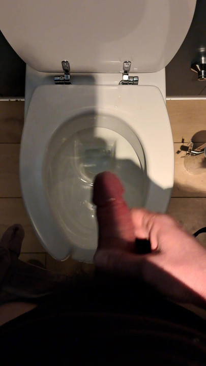 Saw in public toilets