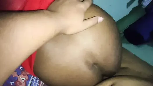 Mera bhabhi mujhe daily chotne deta hai