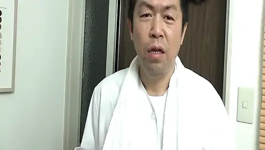 P123G03 The soba restaurant found out that she was masturbating according to the screen while watching AV...