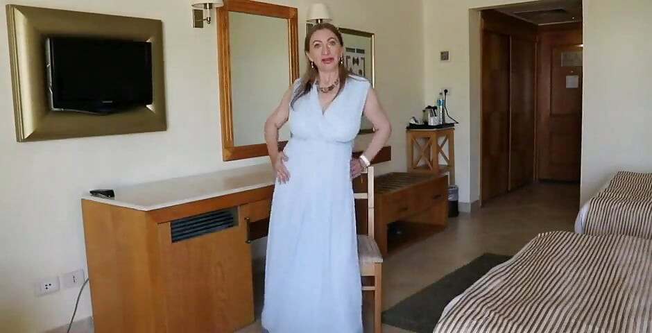 Dečko iz zvona je došao u moju sobu i ja sam ga zavela