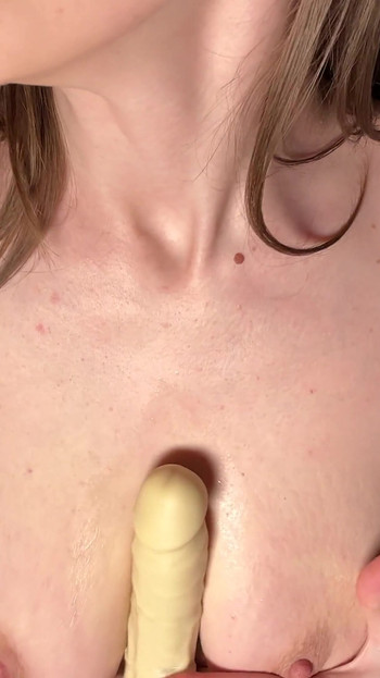 집에서 만든 JOI ASMR 핫한 밀프 창녀가 대물을 빨고, 앉고, 신음하고 - 핫한 밀프 DOMINATRIX의 딜도 젖탱이 섹스 | 클립 1