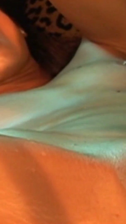 Lesbians fisting deep in Pussy | Clip 1