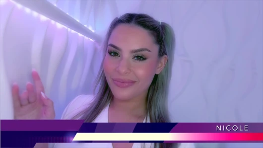 Nicole Aria Befriedigt beim Schlucksalon