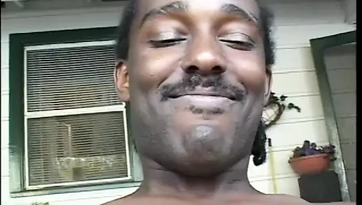 Шаловливая блондинка милашка Rebecca Starr наслаждается тем, что ее сбрасывают с черным якорем в ее задницу