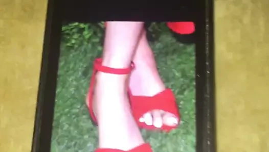 Cum üzerinde karen gillian seksi ayaklar