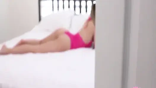 Geiler voyeur beobachtet kimberly lee beim spielen !!