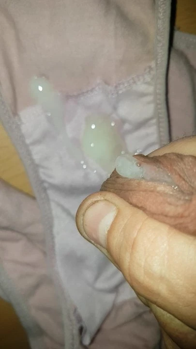 Cum on girlfriends panties