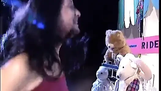 Fuardan stand el çabukluğu oyuncusu güzel genç esmeri sikiyor