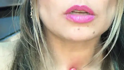 Я проглотил много огромных клубнички!!