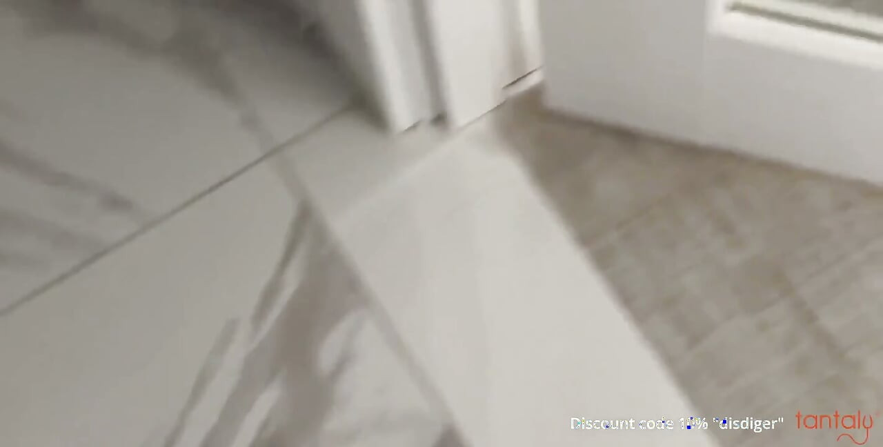 Ma femme m’a surpris en train de baiser une poupée sexuelle tantaly et l’ai rejointe pour un trio
