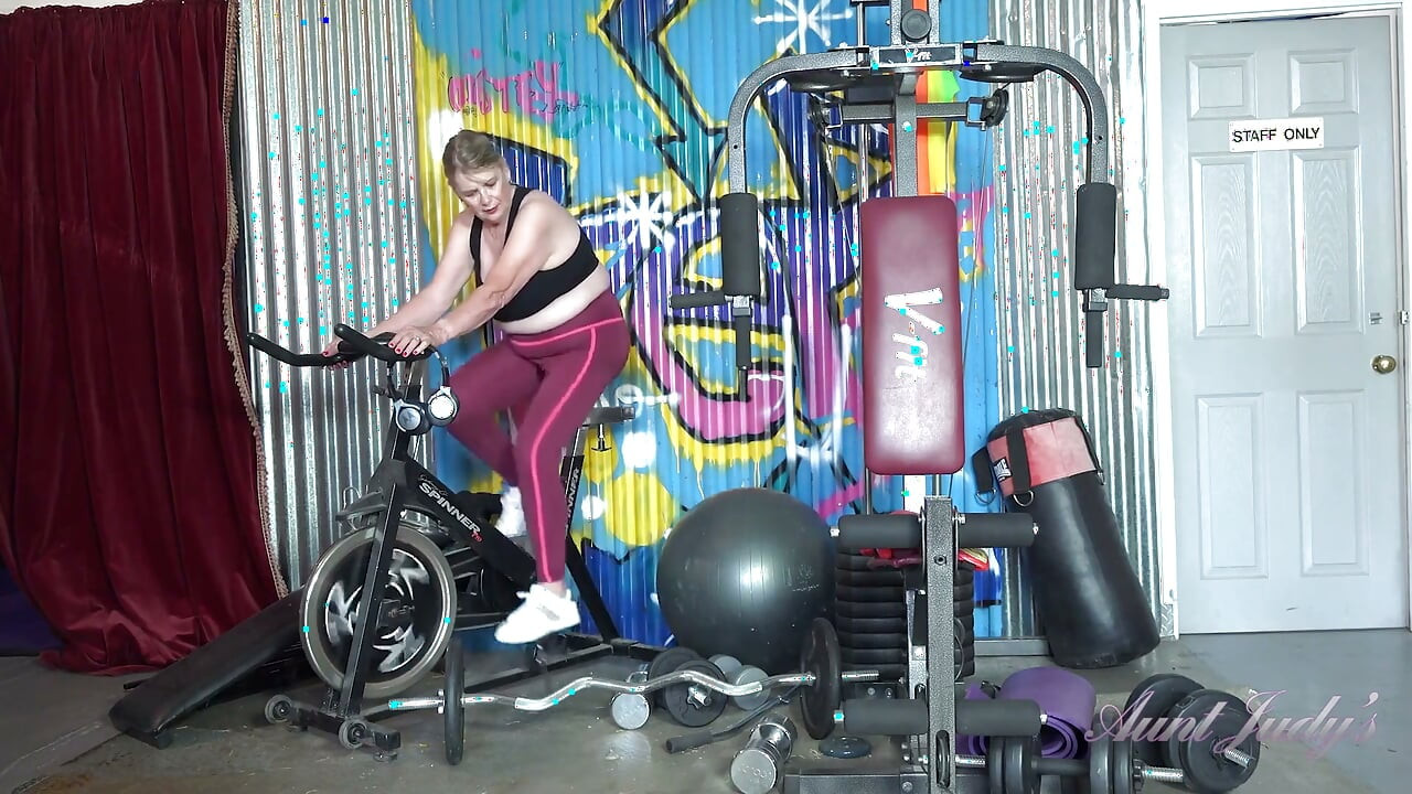 Auntjudys - 71yo Busty Blonde GILF Elle Works up a Sweat at the Gym