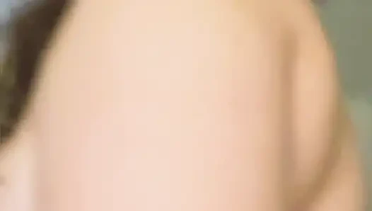 Big Booty White Girl Shows She Has a Fat Ass