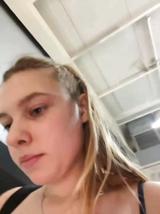 Jucielussie playing with herself in the gym