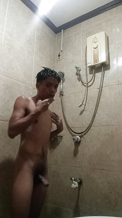 #1 Creator Jameson Official Gets Soaked: Shower Piss & Cum