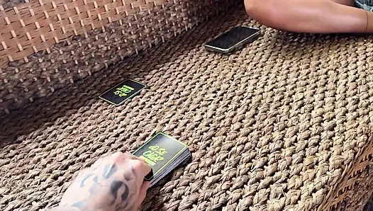 Üvey erkek kardeşimle doğruluk mu cesaret mi oynuyorum! Ne kadar büyük bir yarağı var!