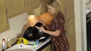 Milf in cucina