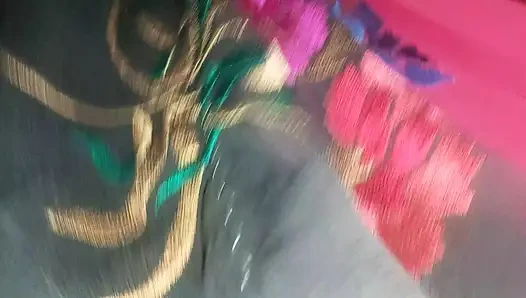 İlk kez sıkı amcık şişeyle parmaklıyor