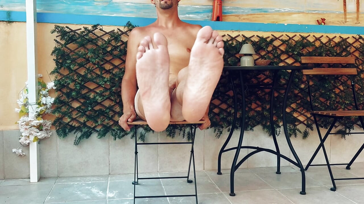 Worshipping Lucas : Intense feet service and licking