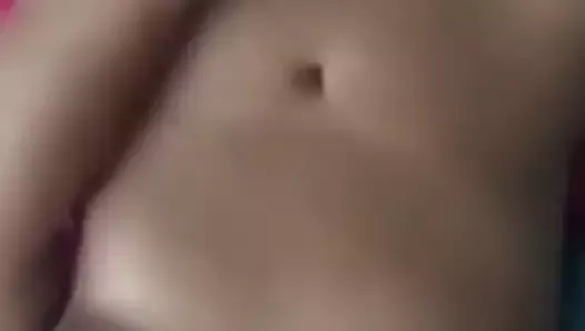 Desi bhabi showing her boobs single