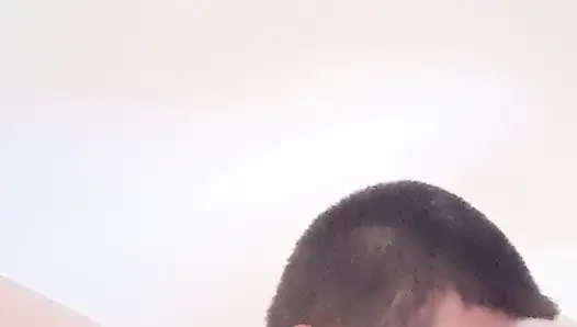 Iss meine und hält es still