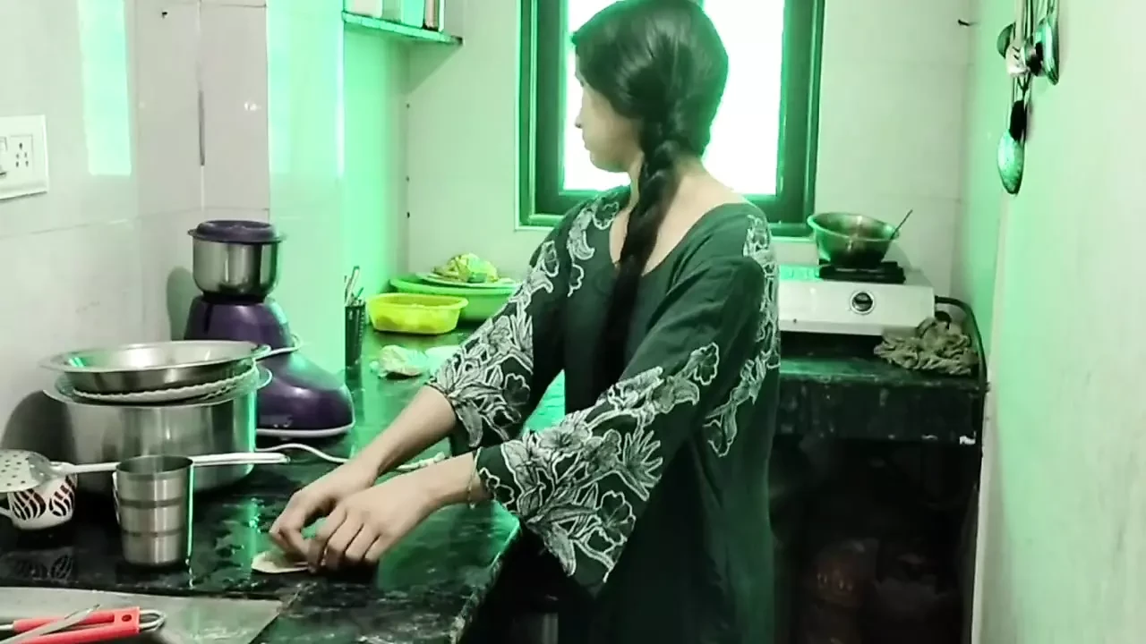 Kichen me svastika ki ko jabar pakad ke chod diya