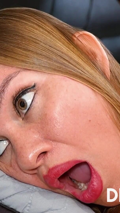 의붓딸 옆에서 쉬는 동안 나를 따먹는 LIL TIMY | 클립 2